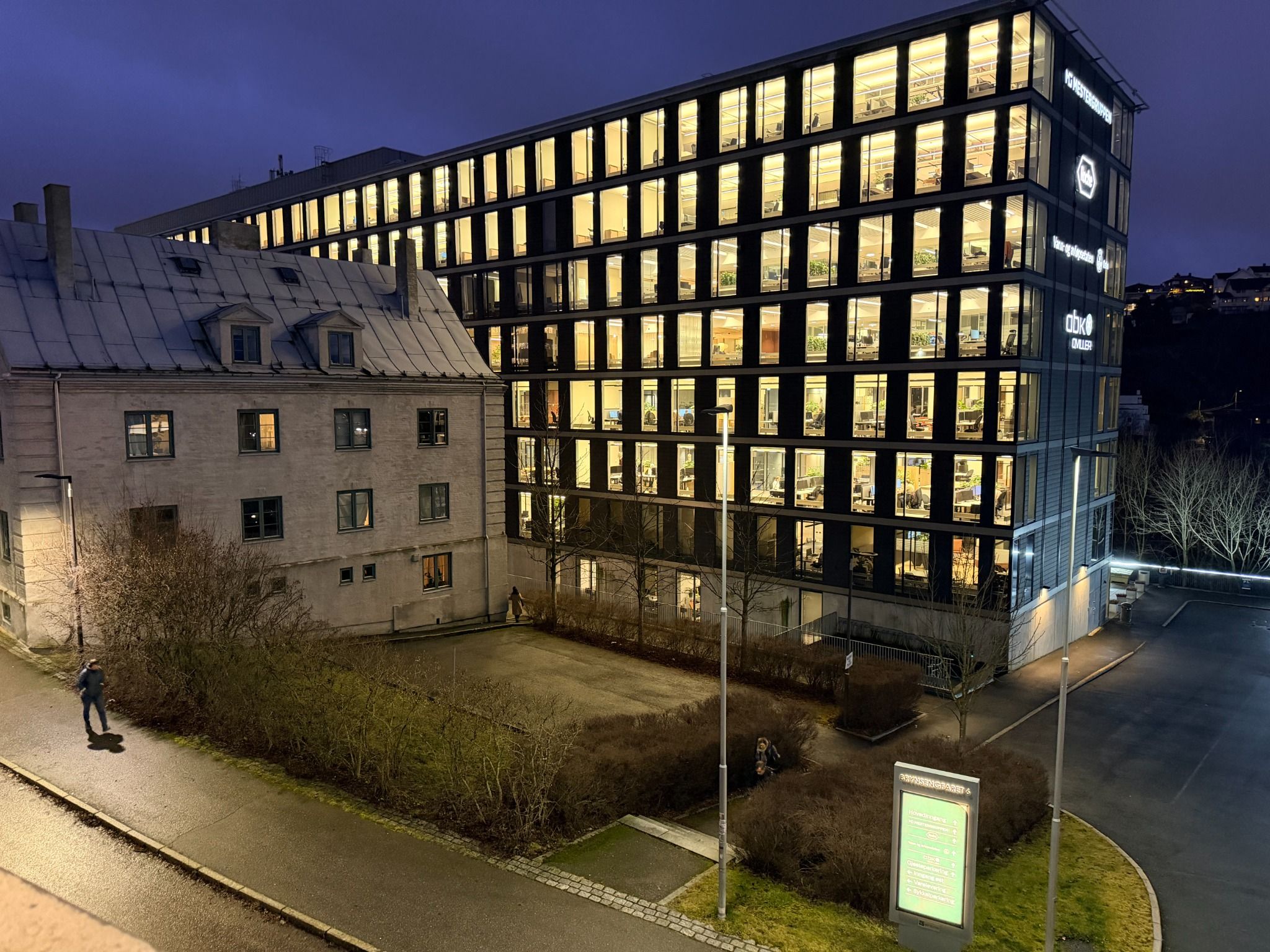 Brynsengfaret 6 om kvelden. Foto: Aashild Baasen, Metier